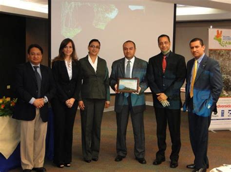 04 BCIE reconoce a Banco Lafise Honduras y Banco del País ...