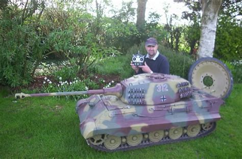 1/4 Scale Rc Tank: is This Still a Toy?   Technabob