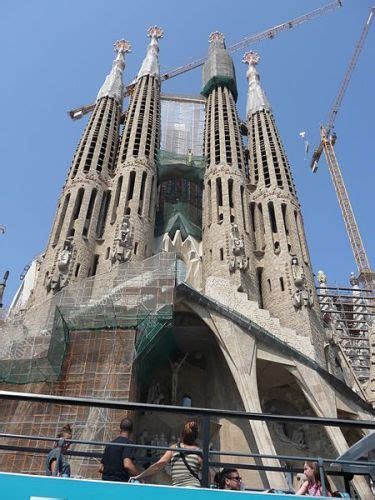 10 Facts about Sagrada Familia | List Fact