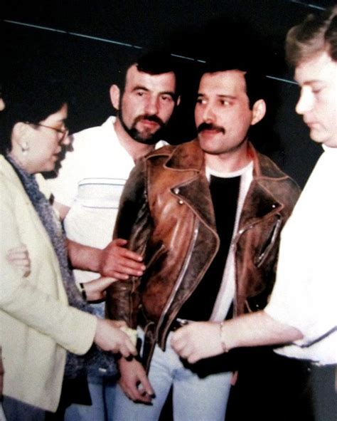 10+ Rare Pics Of Freddie Mercury And His Boyfriend From ...