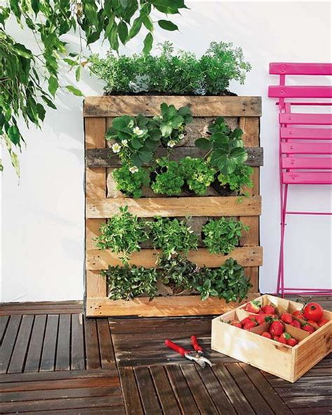 10 Wood Pallet Vertical Garden on Your Wall | Pallets Designs
