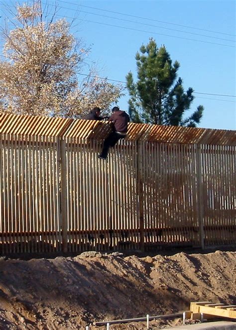 1000+ images about USA / Mexico Border Fence on Pinterest ...