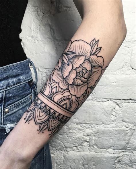 1001+ Ideas de tatuajes en el brazo para mujeres