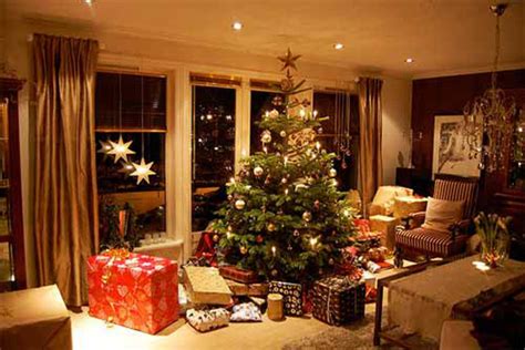 15 Christmas Decorated Living Rooms | Home Design Lover