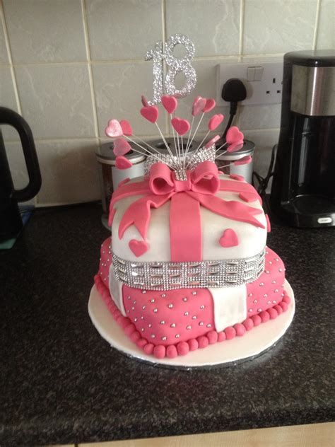 18 th 2 tier cake i made | Cakes | Pinterest | Tiered ...