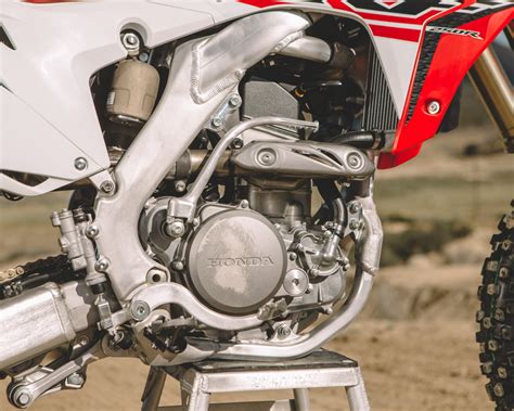 2016 Honda CRF250R   Dirt Bike Test