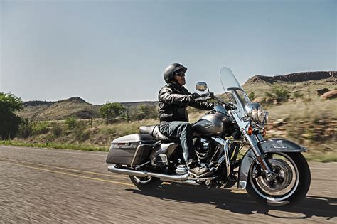 2017 Harley Davidson® Road King® Offers Smart Touring Features
