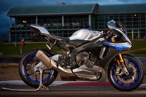 2017 Yamaha YZF R1M Review
