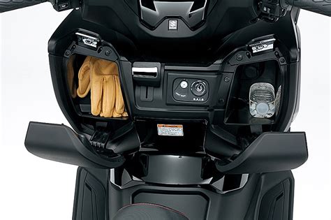 2018 Suzuki Burgman 400 | First Ride Review | Rider Magazine