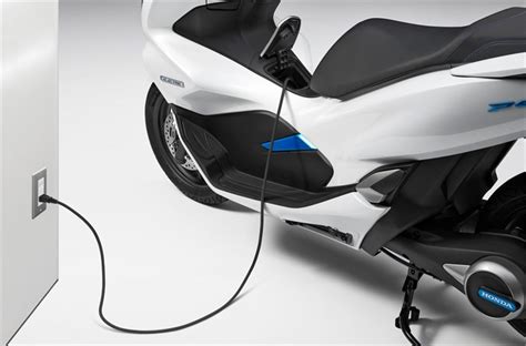 2019 Honda PCX Electric & Hybrid Scooters Coming to the ...