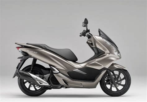2019 Honda PCX150 Scooter Review / Specs + NEW Changes! | PCX