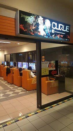 24 hours Cyber cafe   Picture of Clique Gaming, Singapore ...