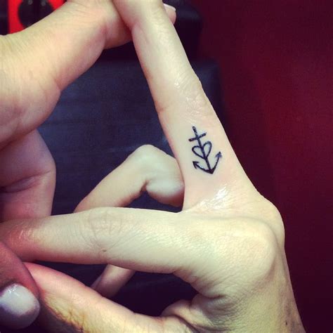 25+ best ideas about Anchor finger tattoos on Pinterest ...