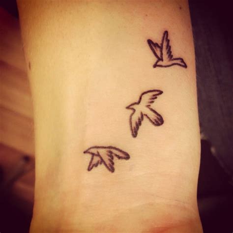 25+ best ideas about Bird Silhouette Tattoos on Pinterest ...