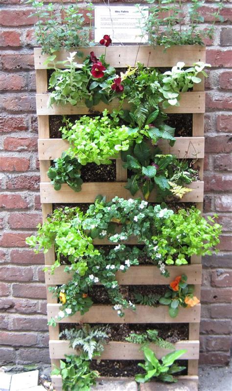 25 DIY Pallet Garden Projects