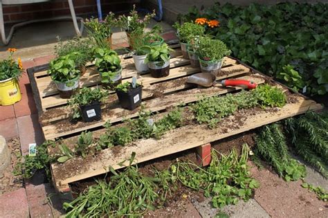 25 Ways Of How To Use Pallets In Your Garden