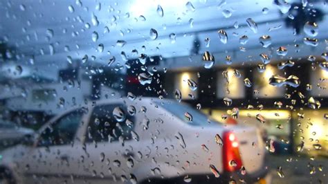 #2718, Gotas de lluvia en la ventana de un carro en ...