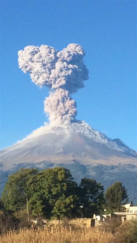 3 explosions rattle Popocatepetl volcano sending column of ...