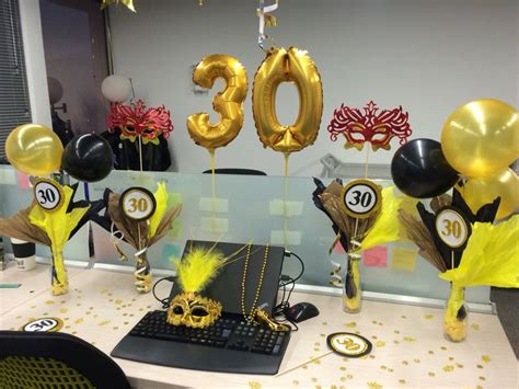 30 s birthday party | Decoración de cumpleaños en oficina ...
