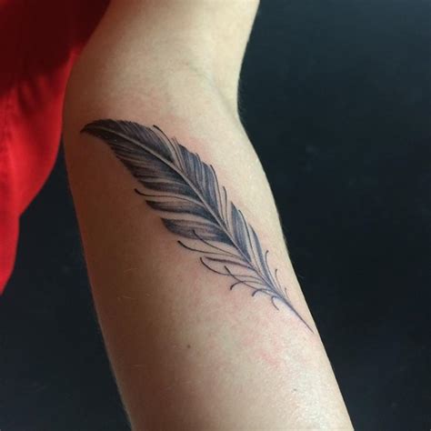 32 Small Feather Tattoo That Will Make You Want To Get Inked
