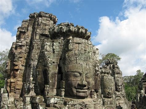 35 Amazing Photos from the Ruins of Angkor Wat Vishnu ...