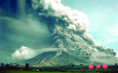 4 Pyroclastic flows from the 1984 explosive eruption of ...