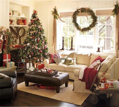 40 Cozy Christmas Living Room Décor Ideas   Shelterness