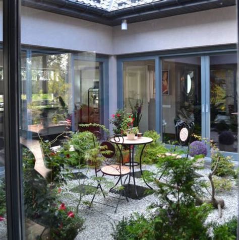 5 ideas geniales para un pequeño patio interior   pisos Al ...