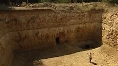 5 Unexplained Archaeological Discoveries That Keep ...