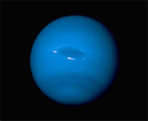 A água de Urano e Netuno brilha e pode ser líquida e ...