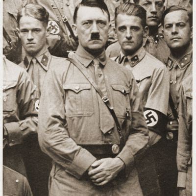 A Short Biography of Adolf Hitler  1889 1945