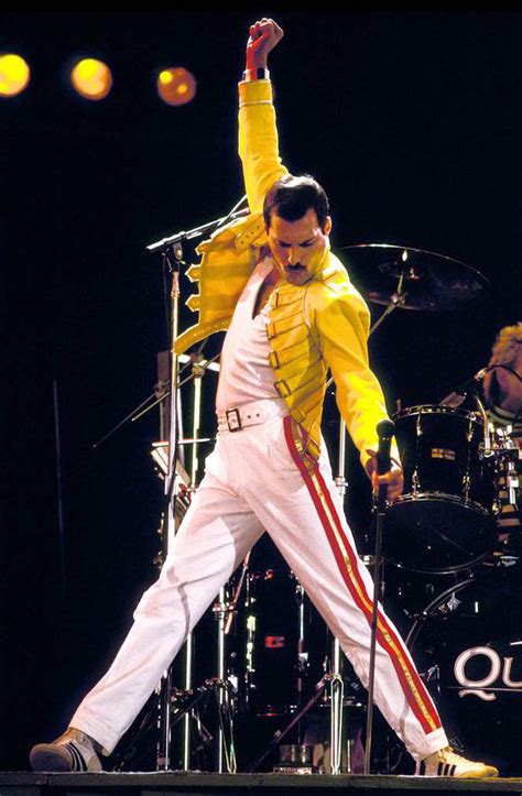 A singer fit for Queen: Adam Lambert fills Freddie Mercury ...