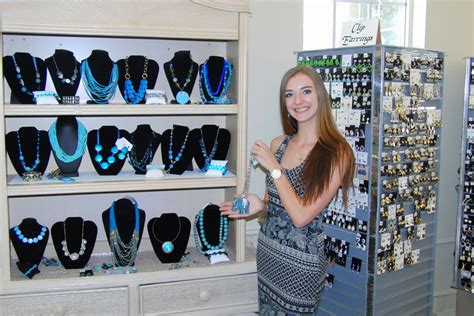 A Tu Jewelry and Clothing Outlet   Must See Sarasota