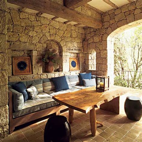 A vidéki otthon : Mediterrán kültéri nappali..
