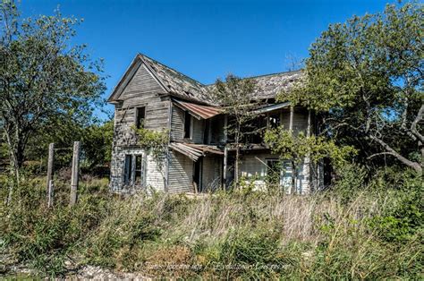 Abandoned Farm House in Eddy, Texas   James Johnston