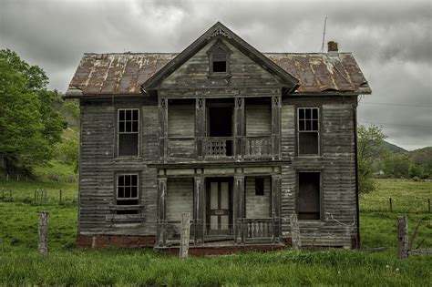 Abandoned farm house in West Virginia by Mark Serfass ...