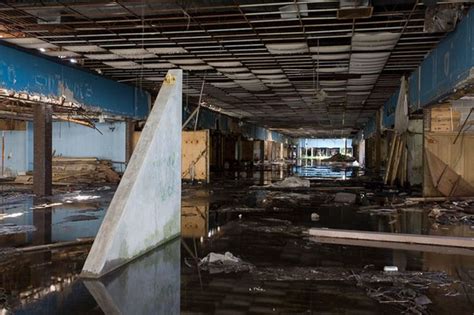 Abandoned Malls in the USA  66 pics