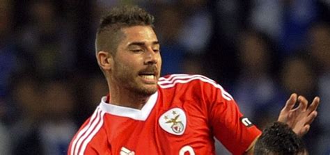 AC Milan plan to beat United to Javi Garcia signing ...