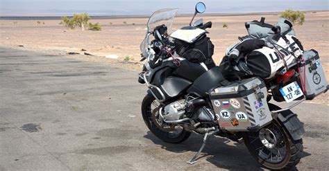 Accesorios esenciales para viajar en moto | Viajes por España