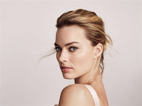 Actress Margot Robbie Still Finds It Difficult Coping With ...