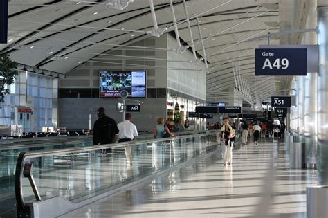 AENA licita la iluminación de los aeropuertos españoles ...