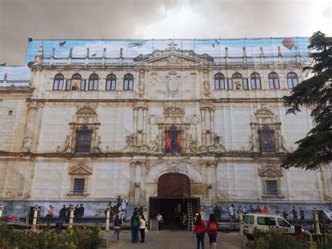 Alcalá de Henares: La fachada de la UAH, a vista de ...