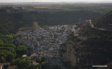 Alcalá del Júcar  Albacete : Un pueblo de cuevas con ...