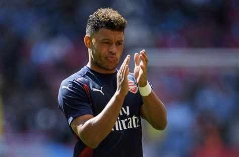 Alex Oxlade Chamberlain could consider Liverpool offer and ...