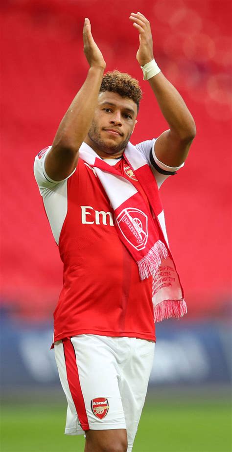 Alex Oxlade Chamberlain rejects new Arsenal contract amid ...