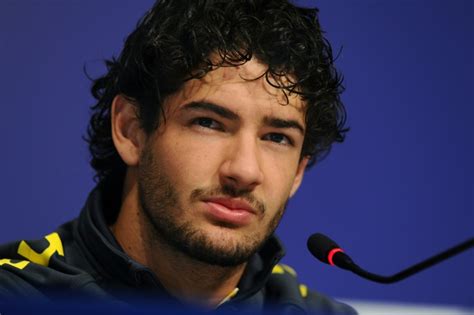 Alexandre Pato arrives at Chelsea for his medical   World ...