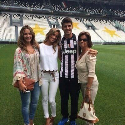 Alvaro Morata avec Maria Pombo, sa soeur Maria Abril et sa ...