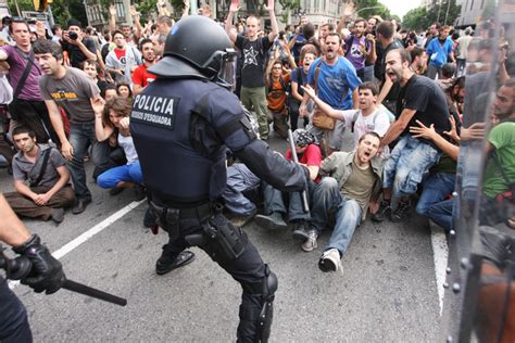 Amnistía denuncia abuso Mossos desalojo plaza Catalunya