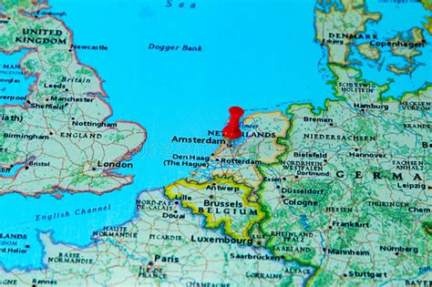 Amsterdam, Países Bajos Fijó En Un Mapa De Europa Imagen ...