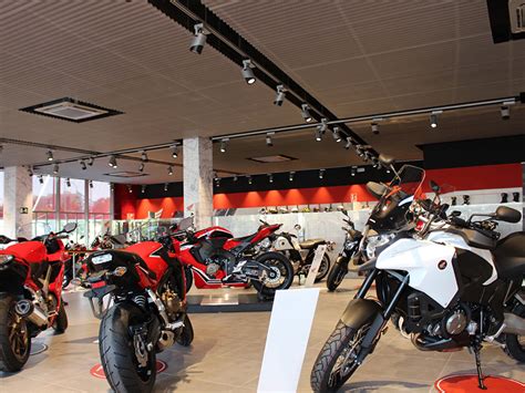 Andaluza de Motocicletas inaugura su nuevo concesionario ...